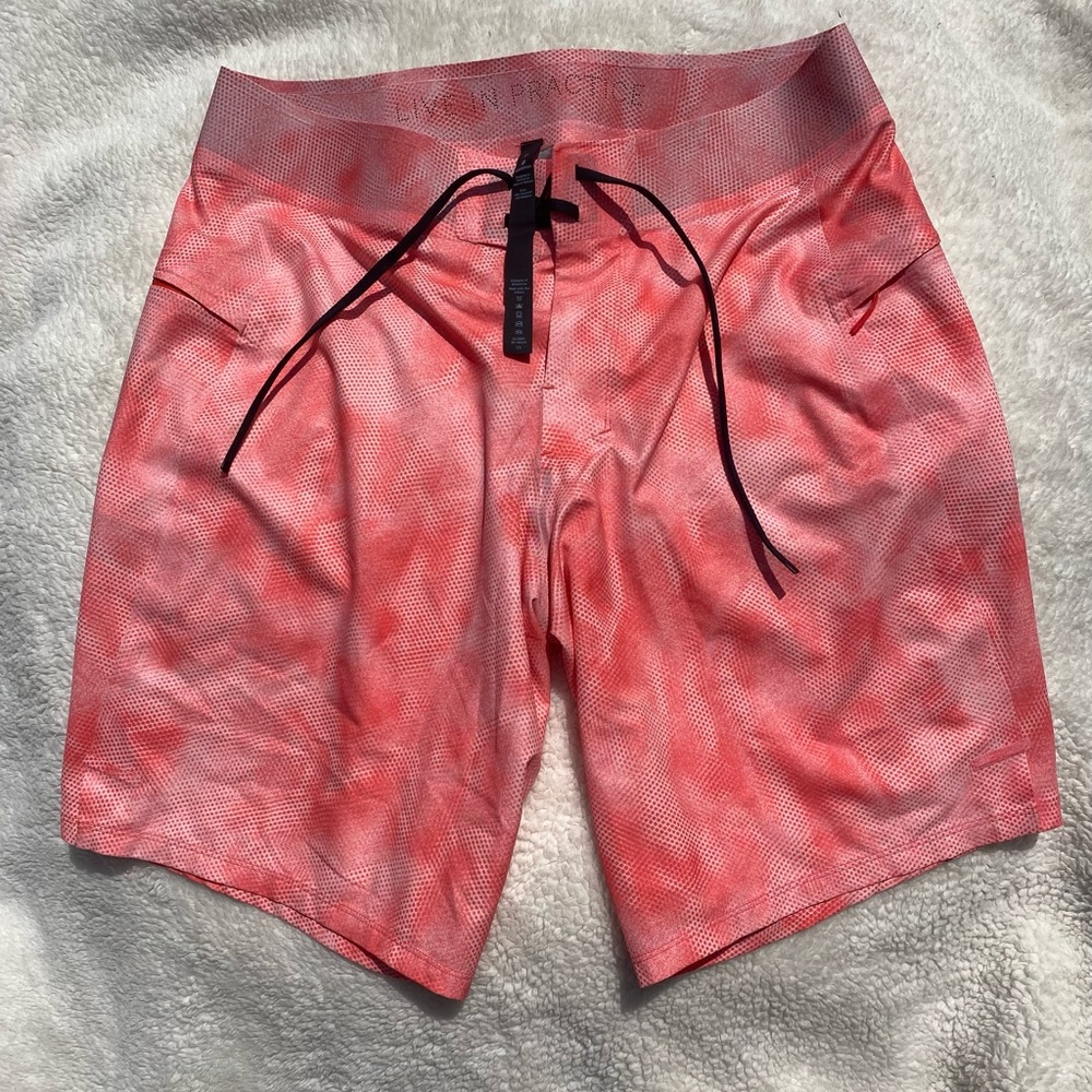 Lululemon board shorts NWOT 31